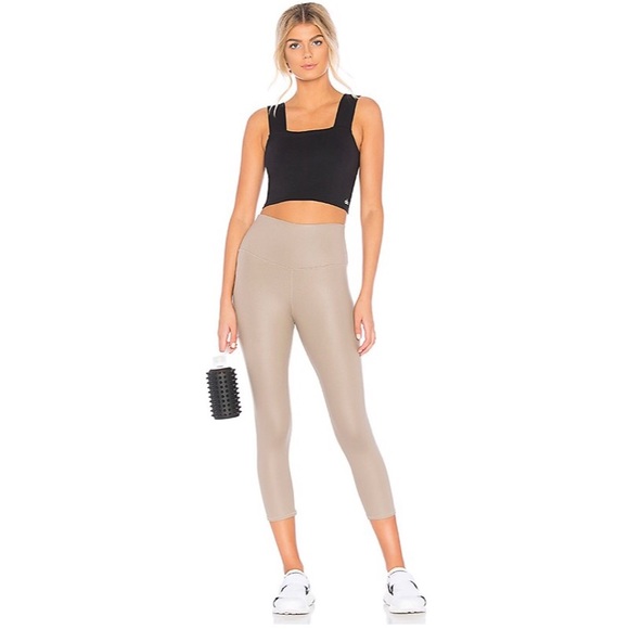 ALO Yoga Pants - Alo Yoga • High Waist Airbrush Capri Gravel Glossy
